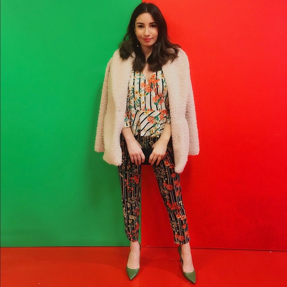 Meet your Posher, Ulku - Picture 1 of 6